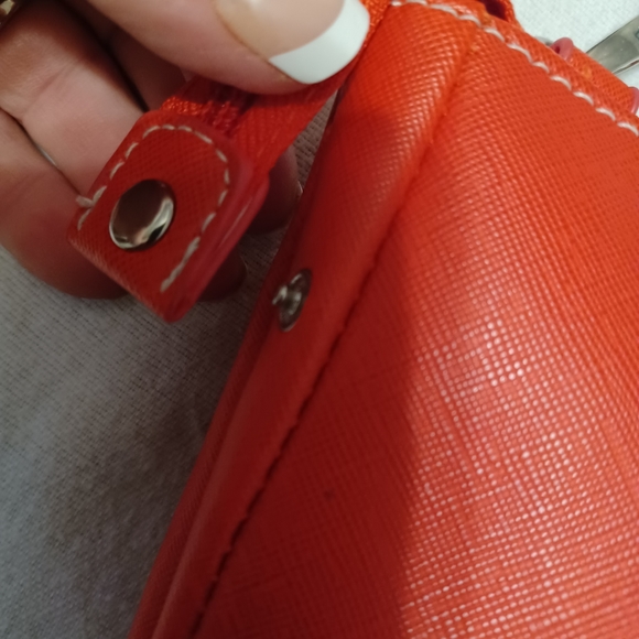 Kenneth Cole Reaction Red Crossbody/Wristlet Bag - Picture 8 of 12